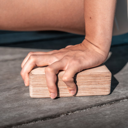 DJAK handstand blocks - front view showing ergonomic design